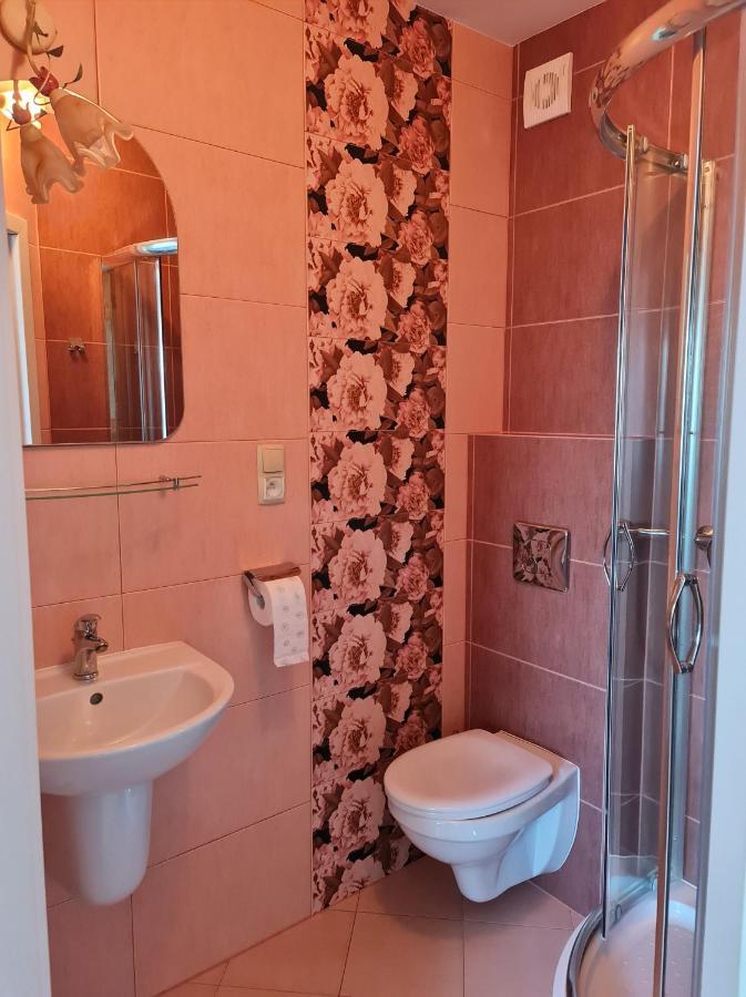 Koga Pokoje Goscinne Leba Exteriér fotografie